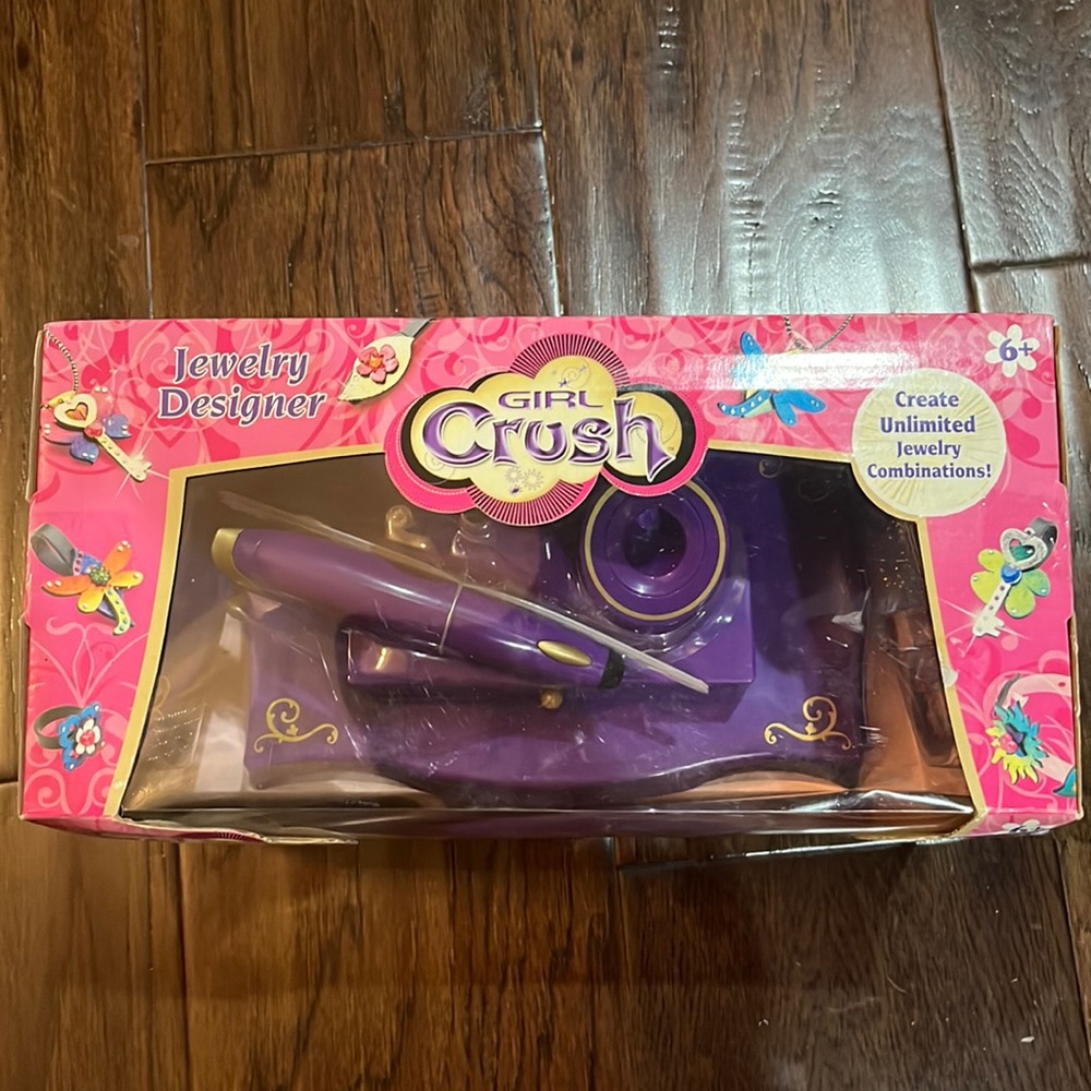 NWT Girl Crush Jewelry Designer